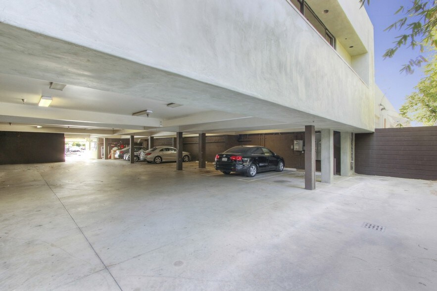 More Photos Of 8825-8827 Beverly Blvd, West Hollywood General Retail For Sale