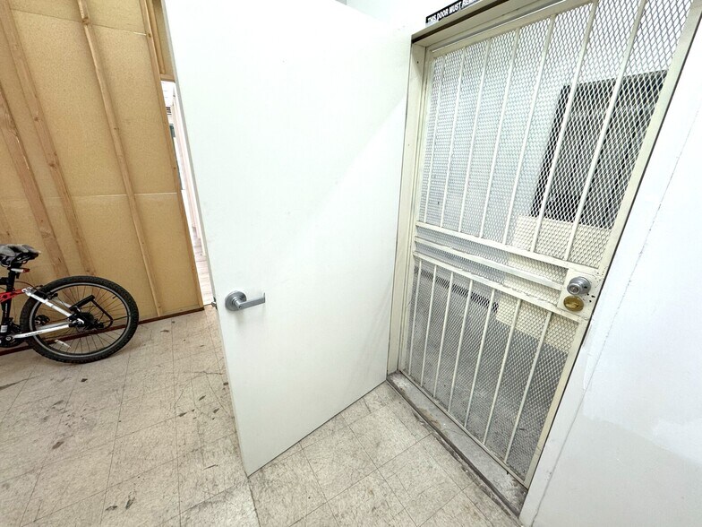 More Photos Of 1100 Wall St, Los Angeles General Retail For Lease