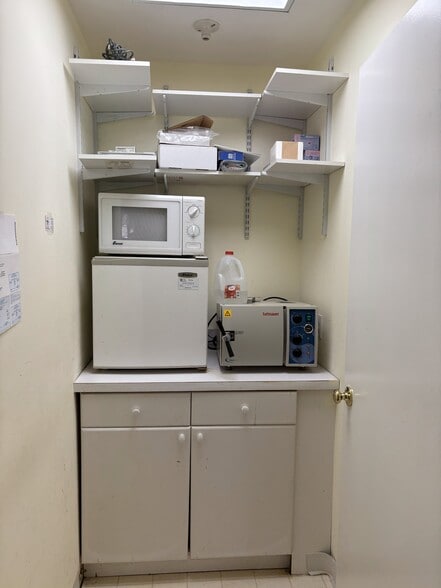 More Photos Of 20 Old Kings Hwy, Darien Medical For Sale