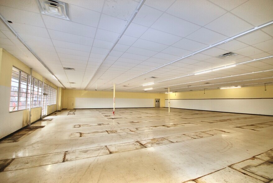 More Photos Of 220-224 N Royal St, Jackson Storefront For Sale