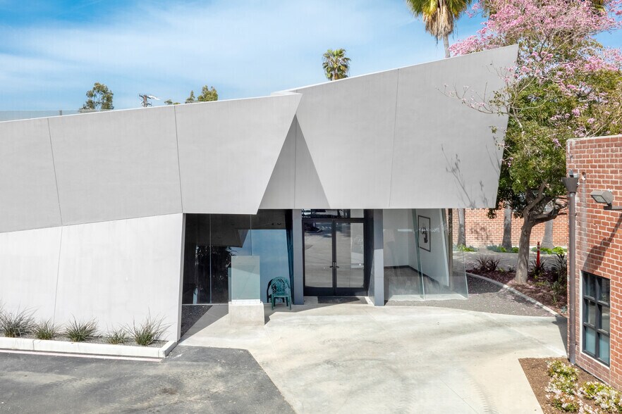 More Photos Of 10113 Jefferson Blvd, Culver City Warehouse For Lease
