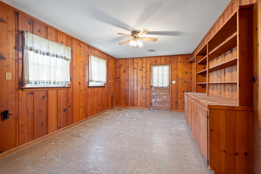 More Photos Of 300 Range St, Marshall Multifamily For Sale