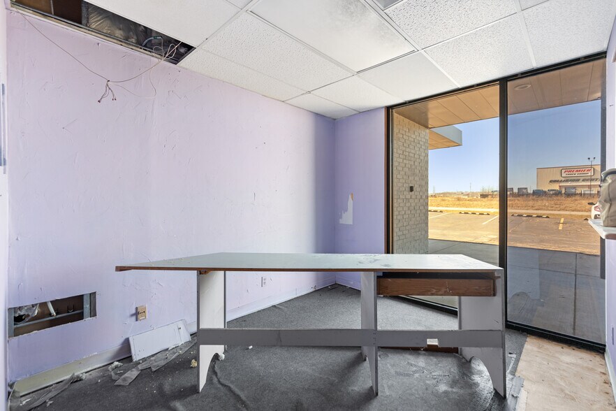 More Photos Of 5676 W Skelly Dr, Tulsa Medical For Sale