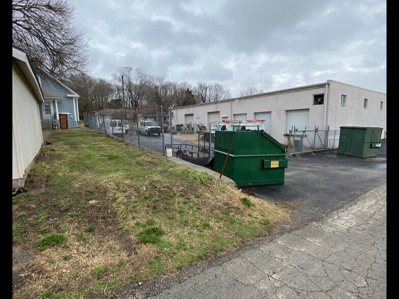 More Photos Of 5100 Merriam Dr, Shawnee Warehouse For Lease