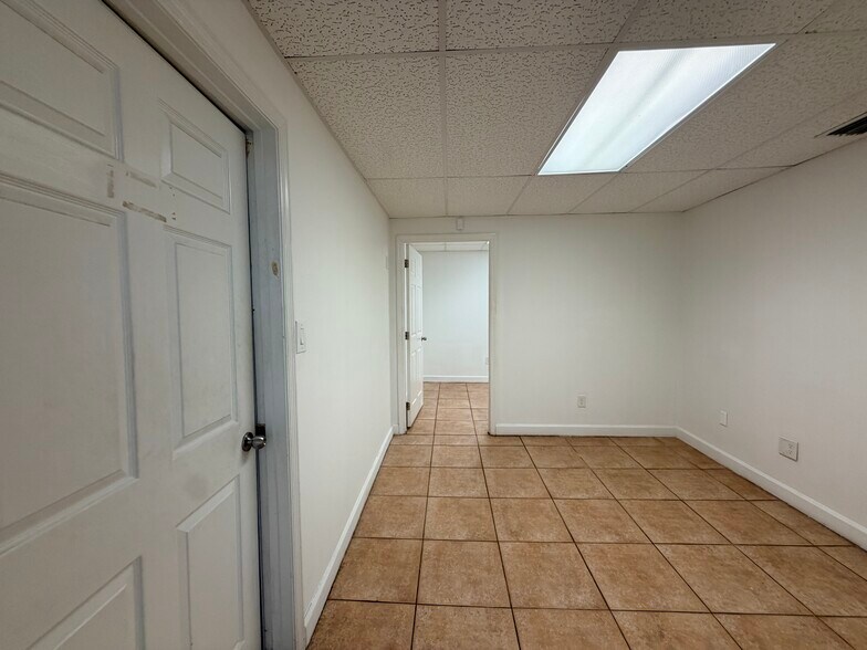 More Photos Of 401-425 NW 10th Ter, Hallandale Beach Light Manufacturing For Lease