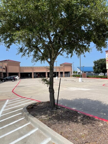 More Photos Of 6725 Atascocita Rd, Humble Unknown For Lease