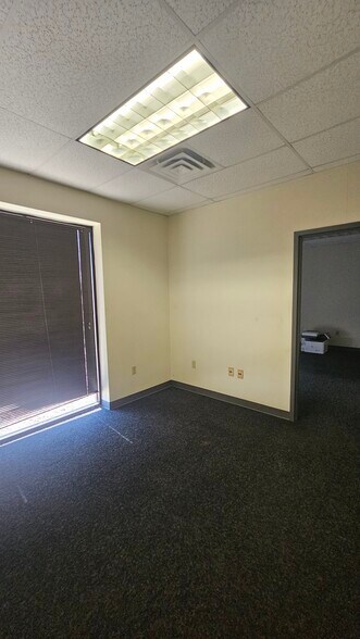 More Photos Of 2701 Southridge Dr, Wichita Falls Distribution For Lease