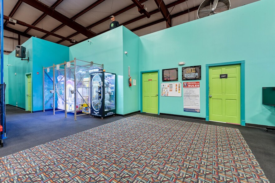 More Photos Of 591 Merritts Creek Rd, Huntington Sports And Entertainment For Sale