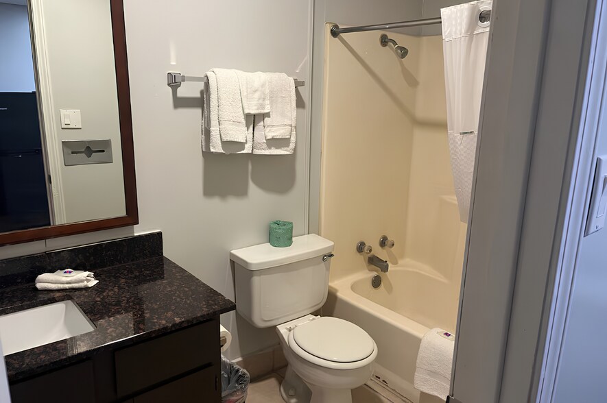 More Photos Of 100 Bulldog Blvd, Borger Hotel For Sale