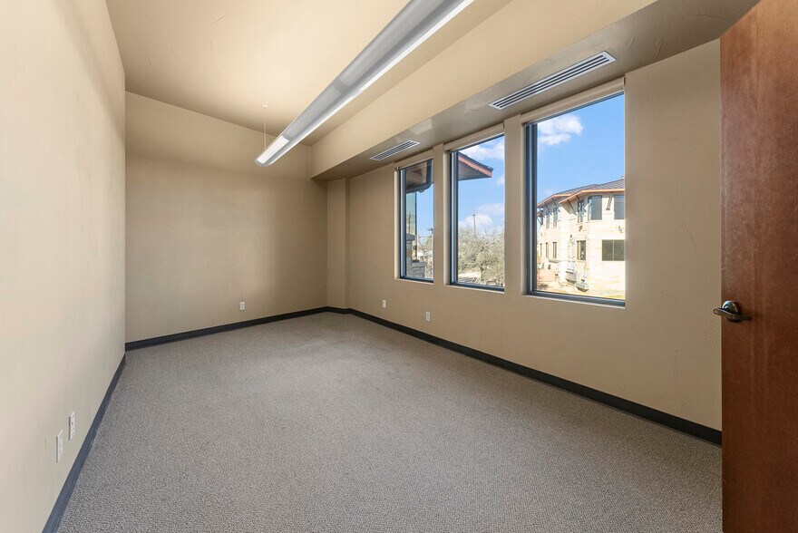 More Photos Of 2802 Flintrock Trce, Austin Coworking Space