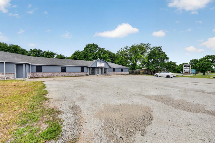 More Photos Of 936 E Highway 199, Springtown Freestanding For Sale