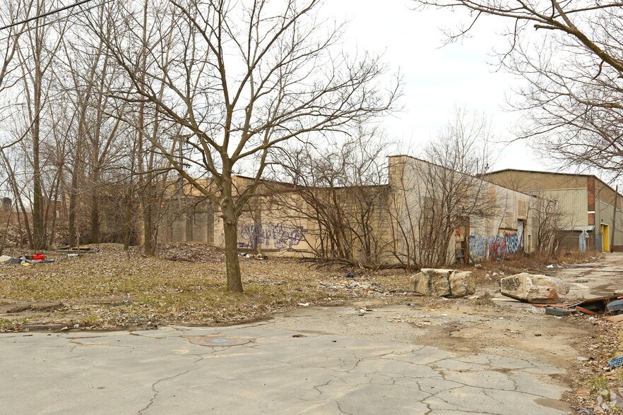 More Photos Of 6455 Le Grand St, Detroit Warehouse For Sale