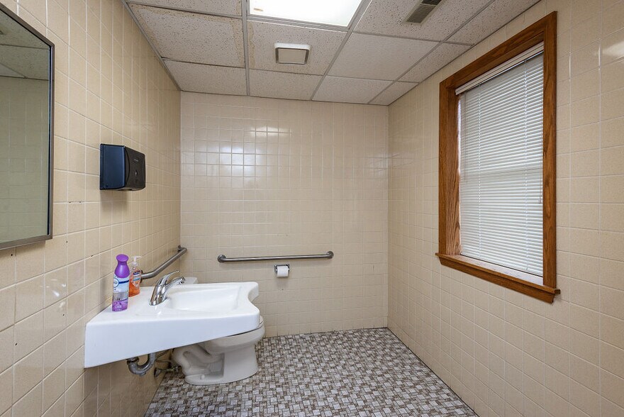 More Photos Of 699 Fall River Ave, Seekonk Medical For Sale