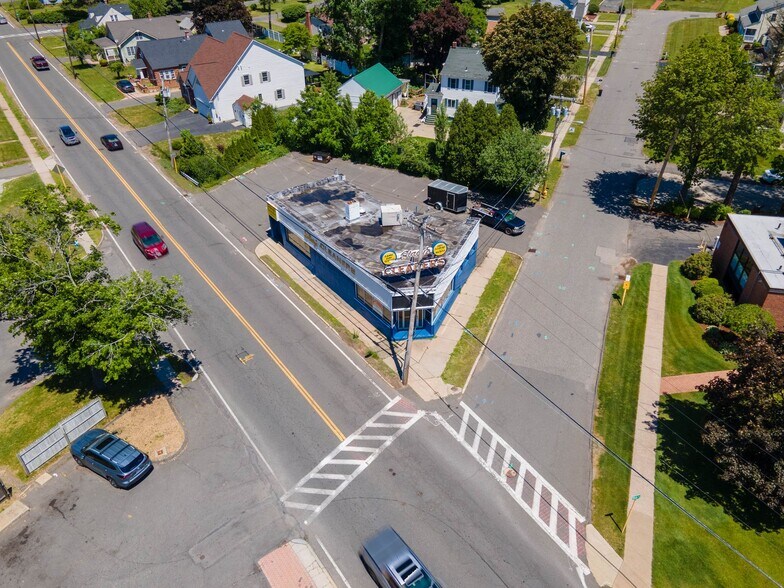 More Photos Of 55 White Ave, East Longmeadow Freestanding For Lease
