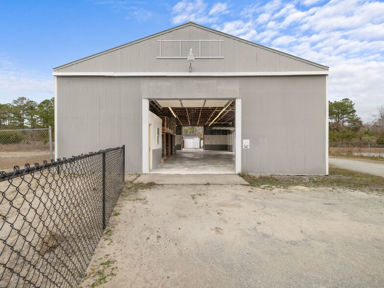 More Photos Of 3261 New Bern Hwy, Jacksonville Light Distribution For Lease