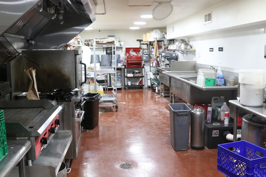 More Photos Of 3101 E Baltimore St, Baltimore General Retail For Sale