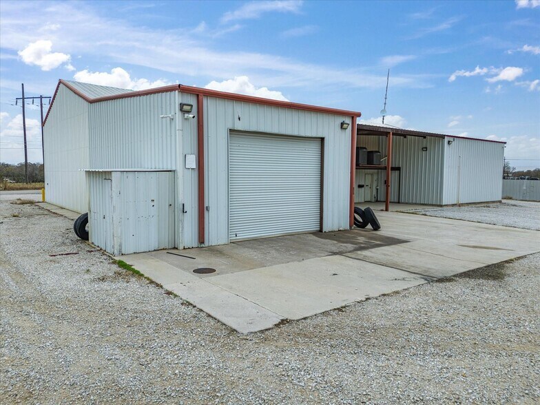 More Photos Of 707 S Wickham St, Alvord Truck Terminal For Lease