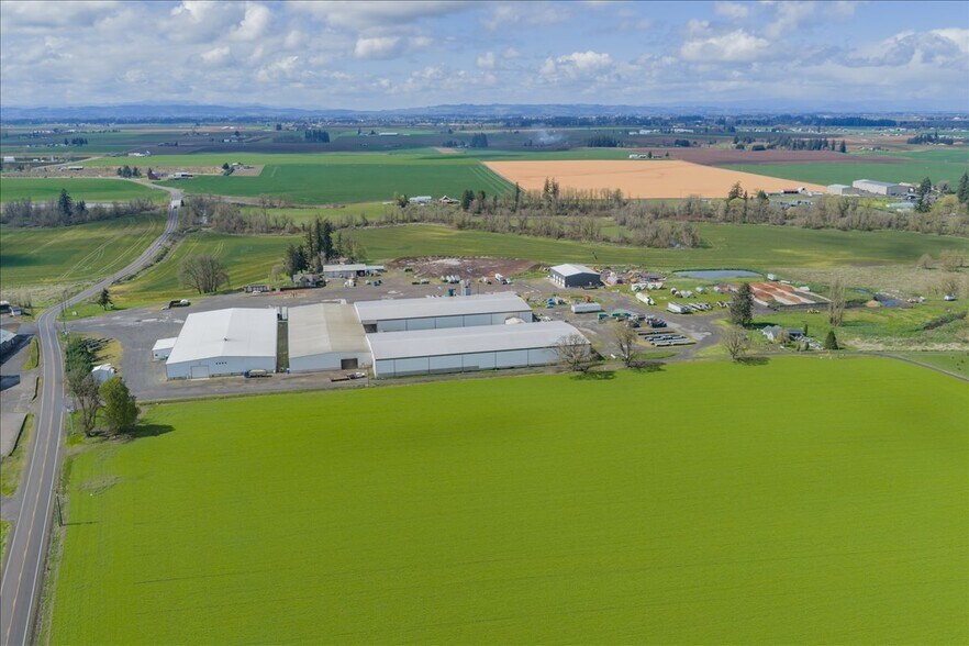 More Photos Of 6011 Grinde Ln NE, Silverton Flex For Lease