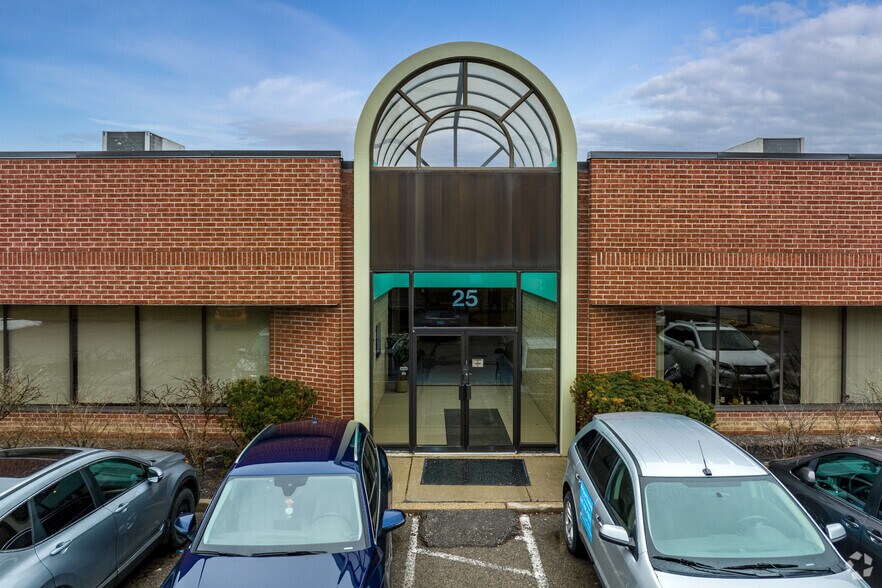More Photos Of 25 Valleywood Dr, Markham Light Manufacturing For Lease
