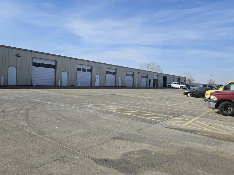 More Photos Of 11529-11531 Portal Rd, La Vista Warehouse For Lease