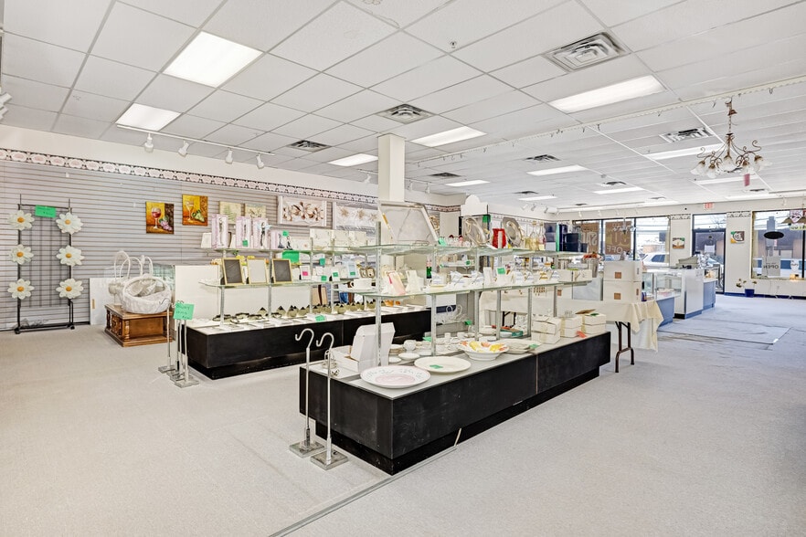 More Photos Of 505 Mola Blvd, Elmwood Park General Retail For Sale
