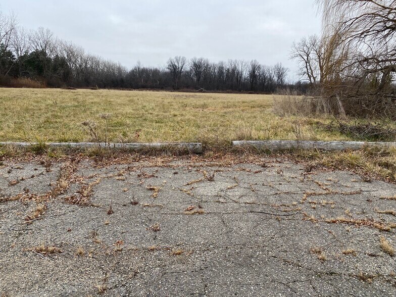 More Photos Of 15601 Northline Rd, Southgate Schools For Sale
