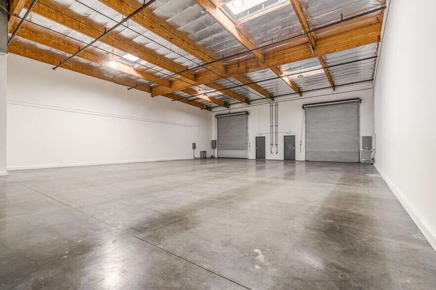 More Photos Of 12711 Ramona Blvd, Baldwin Park Warehouse For Lease