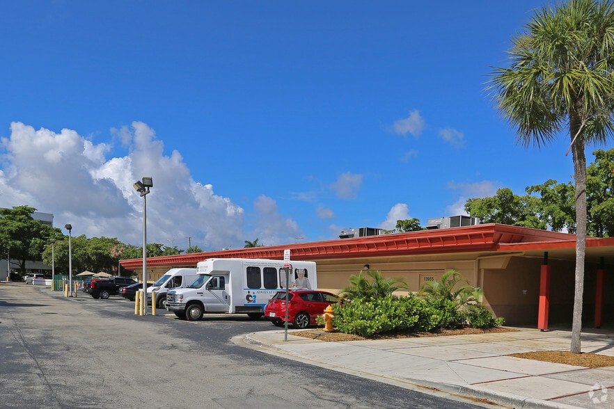 More Photos Of 13905-14047 NW 67th Ave, Miami Lakes Unknown For Lease