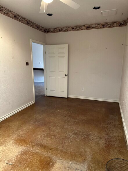 More Photos Of 5929 50th St, Lubbock Industrial For Sale
