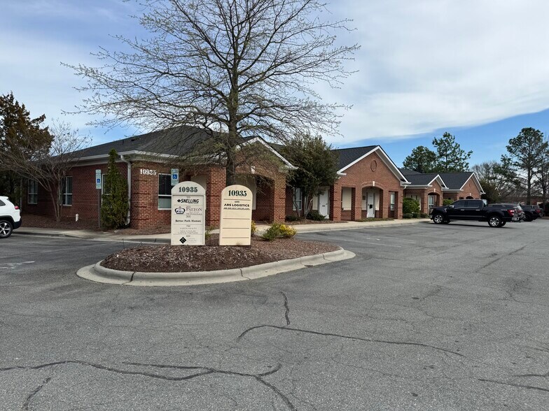 More Photos Of 10965 Winds Crossing Dr, Charlotte Medical For Sale