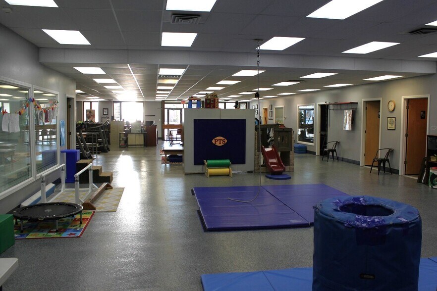 More Photos Of 224 E Main St, Burley Office For Sale