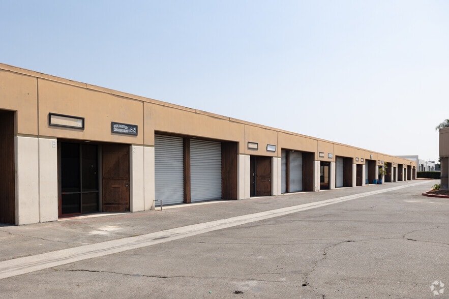 More Photos Of 2017 W Commonwealth Ave, Fullerton Light Manufacturing For Lease