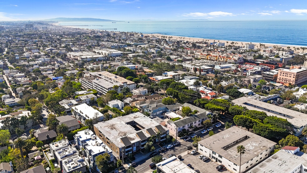 More Photos Of 3017 4th St, Santa Monica Apartments For Sale