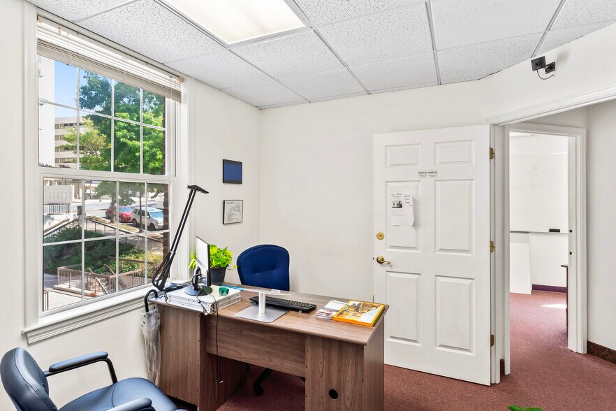 More Photos Of 4600 N Park Ave, Chevy Chase Medical For Sale