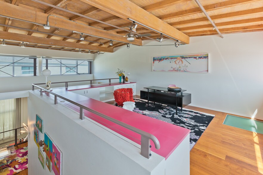 More Photos Of 2100 Abbot Kinney Blvd, Venice Office For Lease