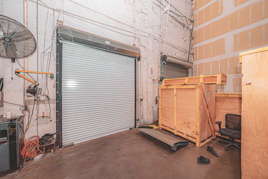 More Photos Of 6001 Powerline Rd, Fort Lauderdale Showroom For Lease