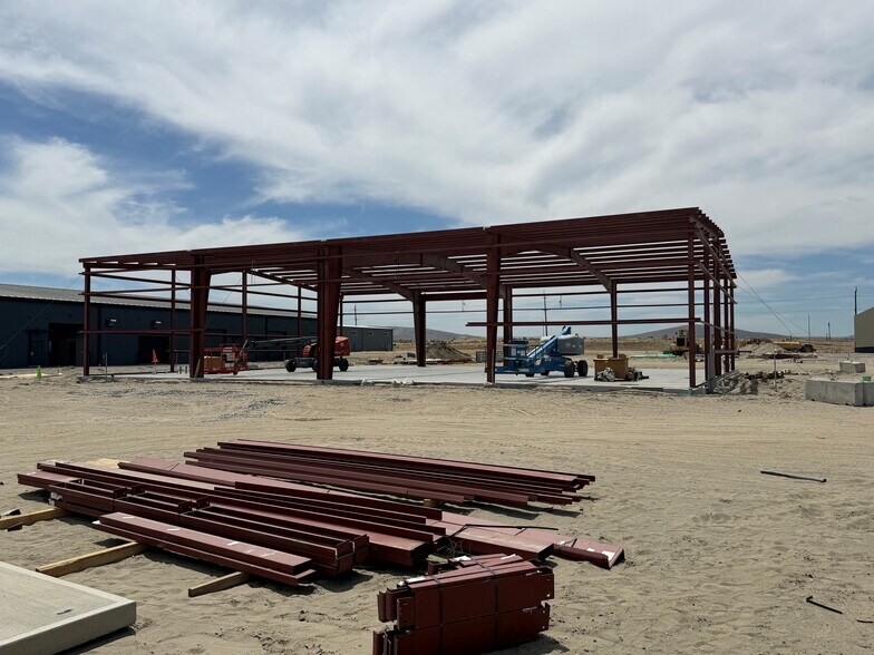More Photos Of 2605 Robertson Dr, Richland Industrial For Lease