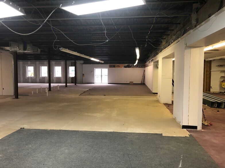 More Photos Of 6601 MacCorkle Ave SE, Charleston Flex For Lease