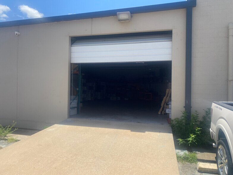 More Photos Of 2001 Saint Louis Ave, Fort Worth Warehouse For Lease
