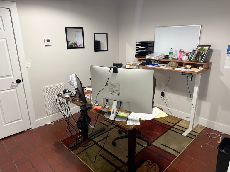 More Photos Of 924 N Tennessee St, Cartersville Office For Lease
