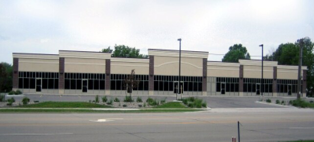 More Photos Of 880 S Oneida St, Menasha Unknown For Lease