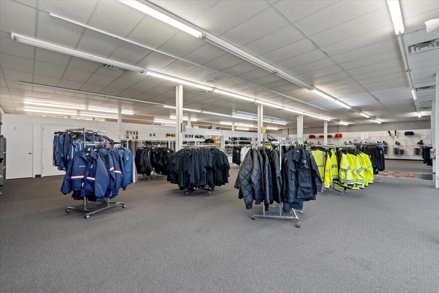 More Photos Of 4711 State Rd, Cleveland Storefront For Sale