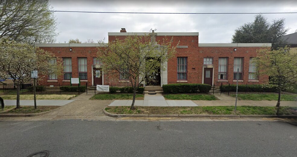 Primary Photo Of 721 N Columbus St, Alexandria Schools For Lease
