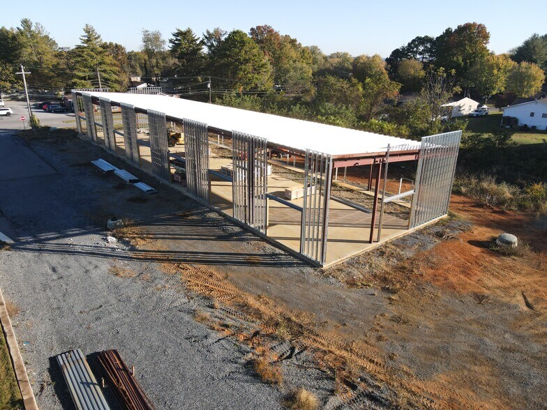 More Photos Of 110 Whitewood Blvd, Johnson City General Retail For Lease