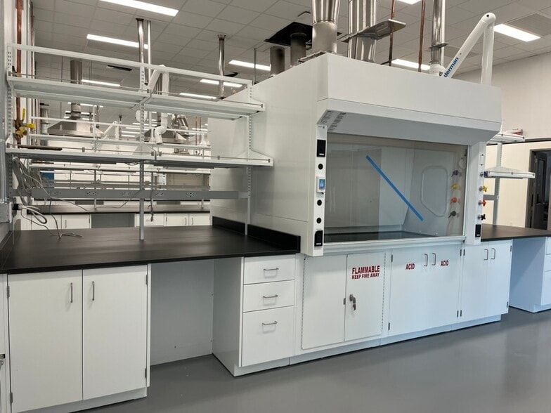 More Photos Of 570 Rutherford Ave, Charlestown Light Manufacturing For Lease