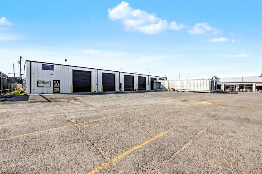 More Photos Of 3635 Polaris Ave, Las Vegas Industrial For Lease