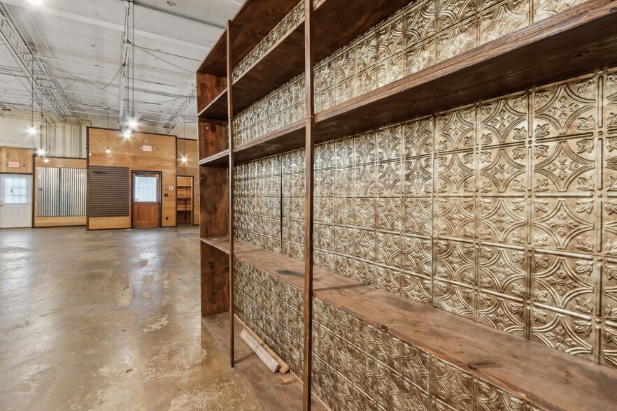 More Photos Of 30 Barber Rd, Macclenny Showroom For Sale