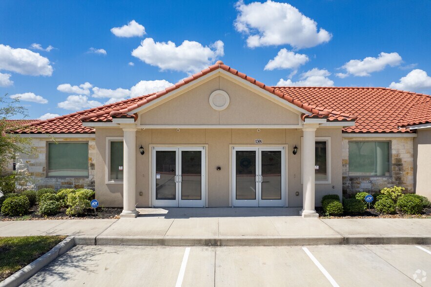 More Photos Of 7070 Knights Ct, Missouri City Medical For Lease