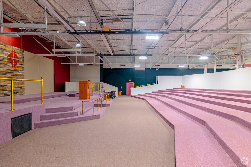 More Photos Of 951 S 13th St, Harrisburg Flex For Sale