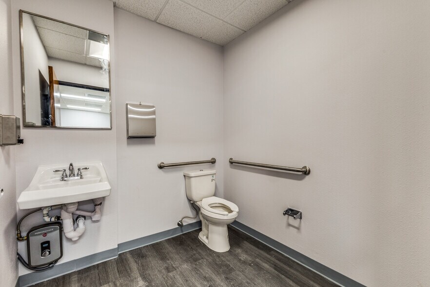 More Photos Of 3301 Century Dr, Rowlett Manufacturing For Sale
